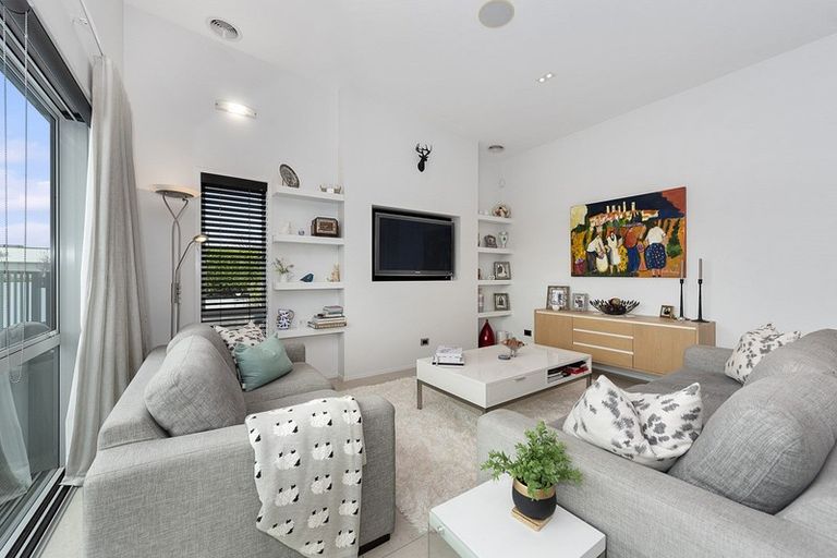 Photo of property in 1 Amberley Place, Flagstaff, Hamilton, 3210