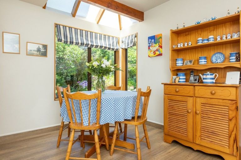 Photo of property in 12 Busby Hill, Havelock North, 4130