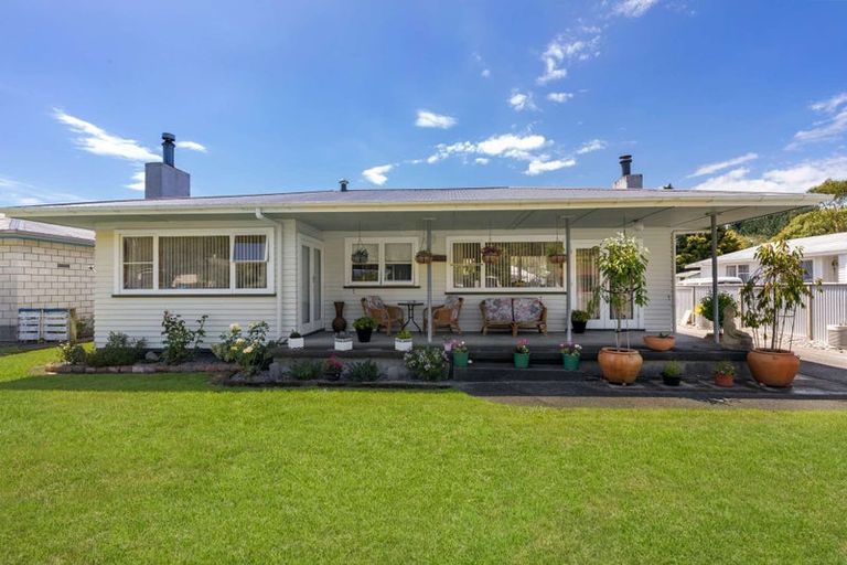 Photo of property in 16 Ongo Road, Hunterville, 4730