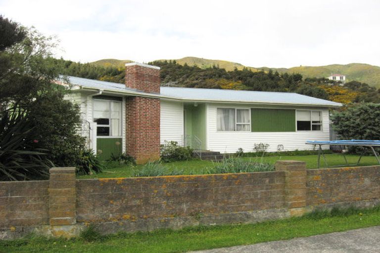 Photo of property in 14 Berkeley Road, Wainuiomata, Lower Hutt, 5014