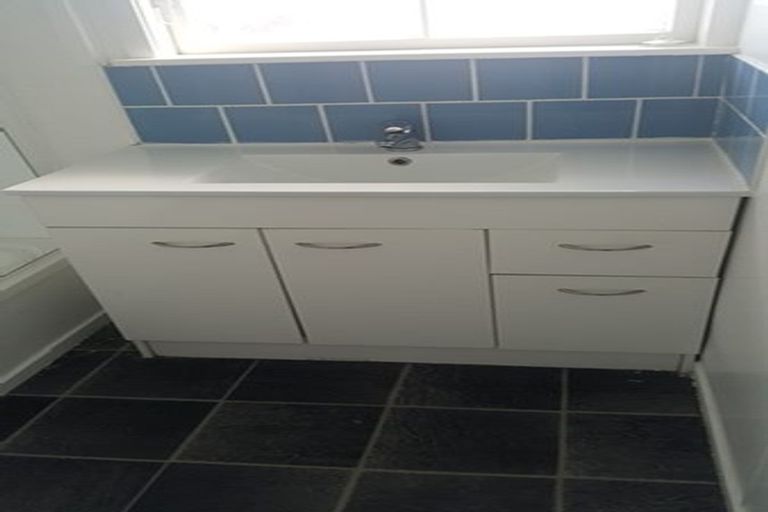 Photo of property in 13 Desford Place, Mangere, Auckland, 2022