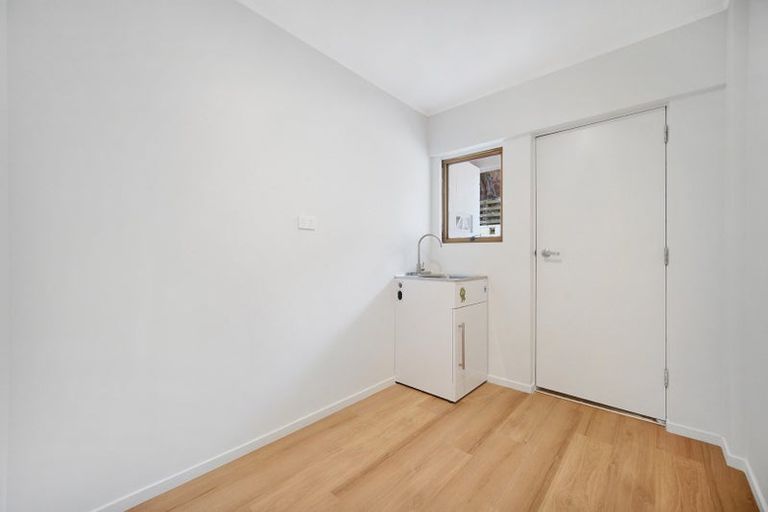 Photo of property in 2 Icarus Place, Half Moon Bay, Auckland, 2012