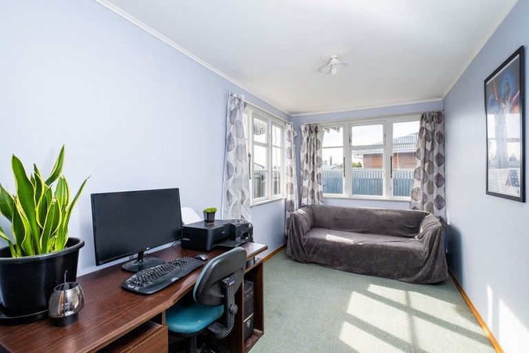 Photo of property in 17 Neal Crescent, Onekawa, Napier, 4110