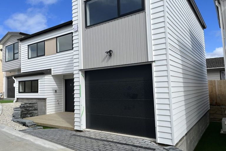 Photo of property in 5/535 Swanson Road, Ranui, Auckland, 0612