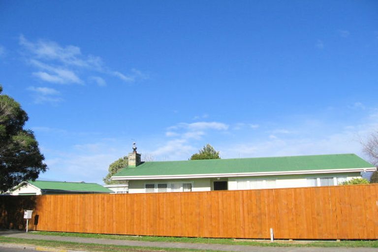 Photo of property in 6 Wyatt Avenue, Onekawa, Napier, 4110