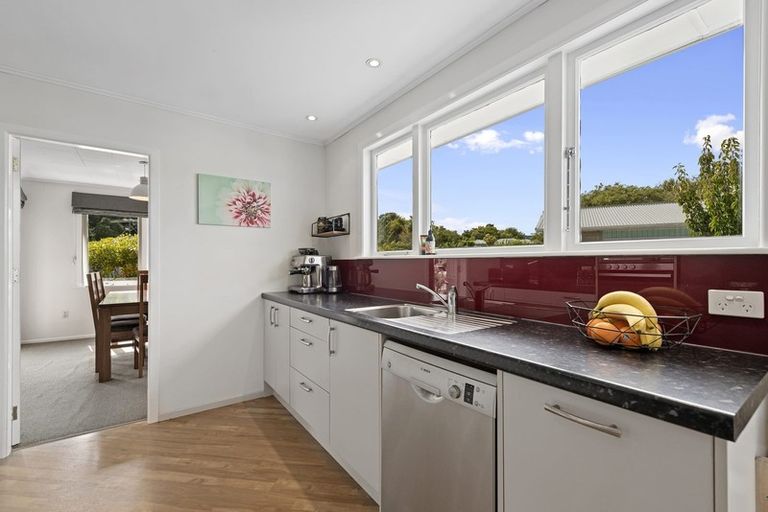 Photo of property in 15 Whirinaki Crescent, Heretaunga, Upper Hutt, 5018