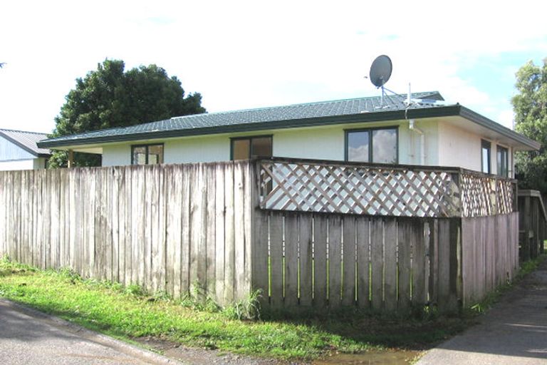 Photo of property in 2/14 Cameron Place, Ranui, Auckland, 0612
