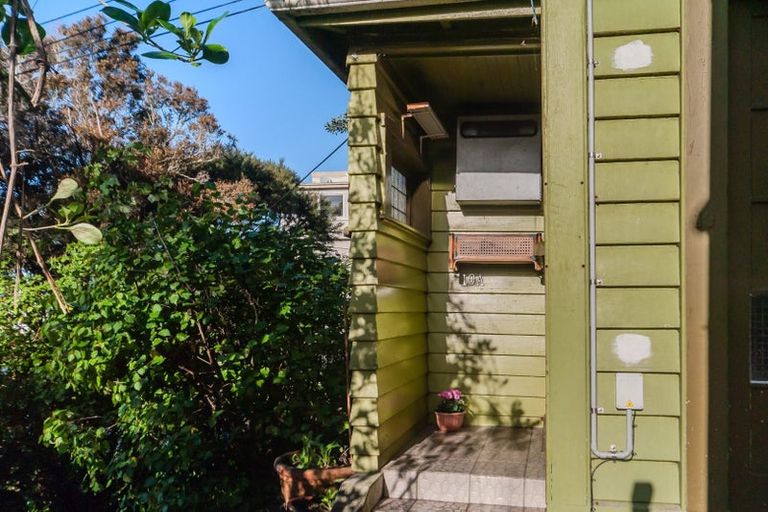 Photo of property in 10 Maurice Terrace, Te Aro, Wellington, 6011