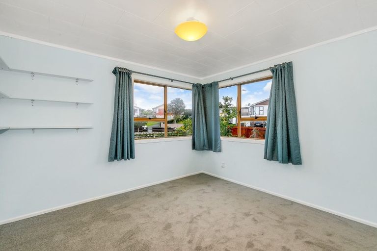 Photo of property in 58 Rosewarne Crescent, Glendene, Auckland, 0602
