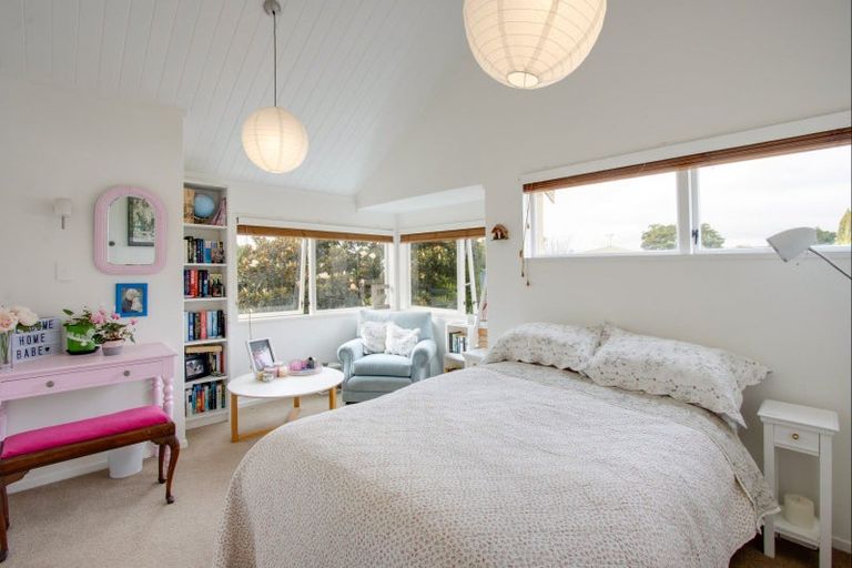 Photo of property in 3 Moana Place, Taradale, Napier, 4112