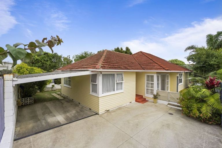Photo of property in 24 Trinidad Road, Sunnynook, Auckland, 0620