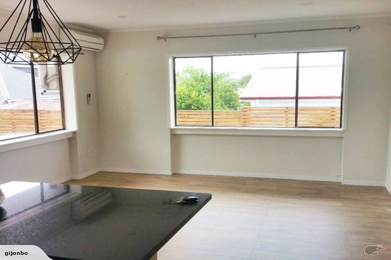 Photo of property in 2/28 Salisbury Road, Birkdale, Auckland, 0626