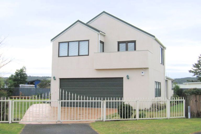 Photo of property in 125 Sharyn Place, Whangamata, 3620