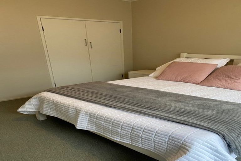 Photo of property in 96 Lantana Road, Green Bay, Auckland, 0604