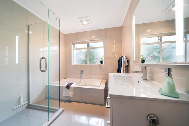 Photo of property in 50 Settlers Grove, Orewa, 0931