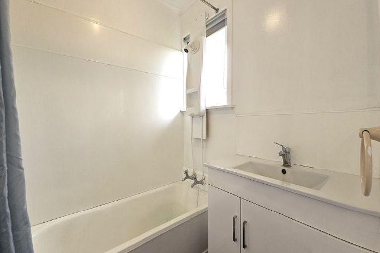 Photo of property in 6 Elliott Crescent, Owhata, Rotorua, 3010