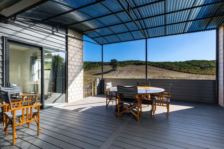 Photo of property in 21 Glentui Place, Waikawa, Picton, 7220