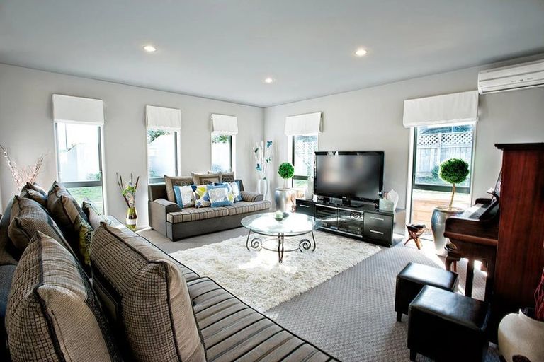 Photo of property in 1 Routeburn Avenue, Aotea, Porirua, 5024