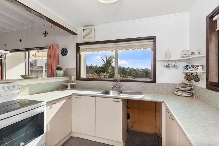 Photo of property in 2/58 Pupuke Road, Hillcrest, Auckland, 0627