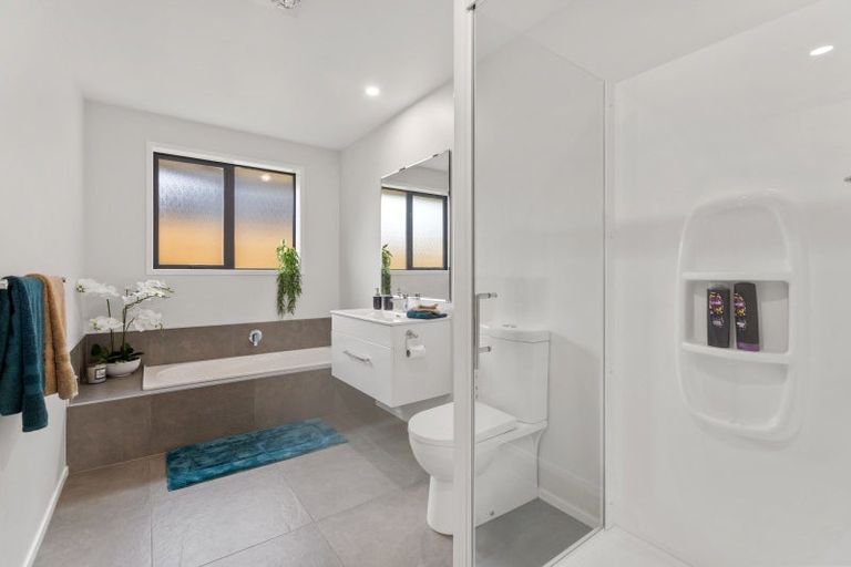 Photo of property in 5 Ruru Lane, Hurworth, New Plymouth, 4310