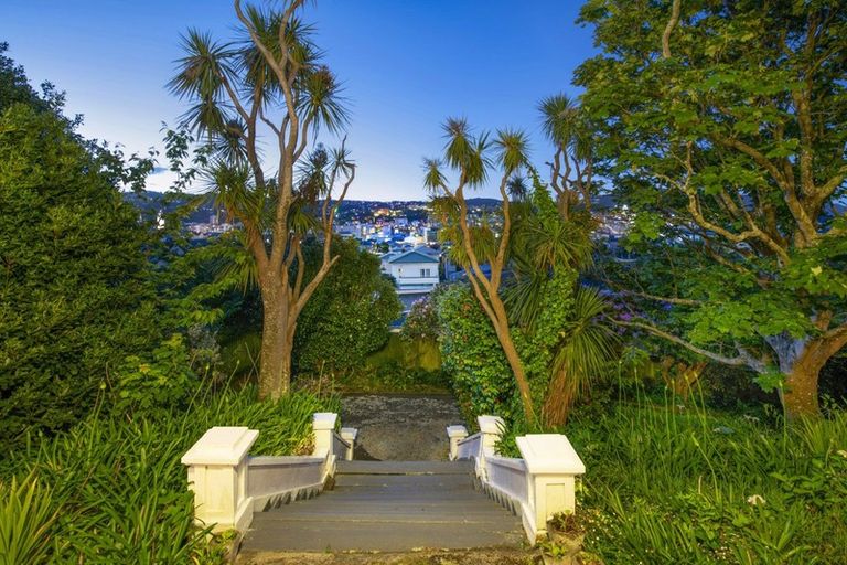 Photo of property in 43 Austin Street, Mount Victoria, Wellington, 6011