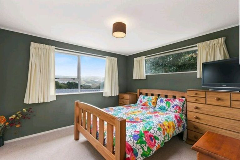 Photo of property in 14 Buccaneer Place, Grenada Village, Wellington, 6037