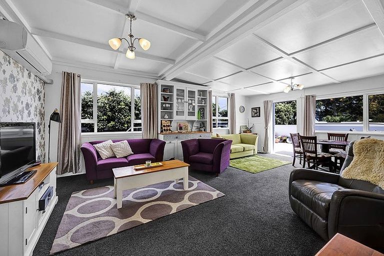 Photo of property in 10 Lincoln Street, Patea, 4520