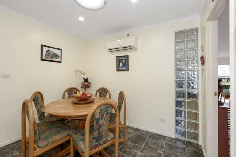 Photo of property in 7 Silhouette Way, Western Heights, Hamilton, 3200