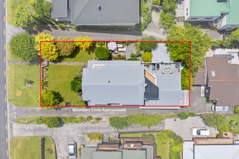 Photo of property in 1/14 Kiteroa Terrace, Rothesay Bay, Auckland, 0630