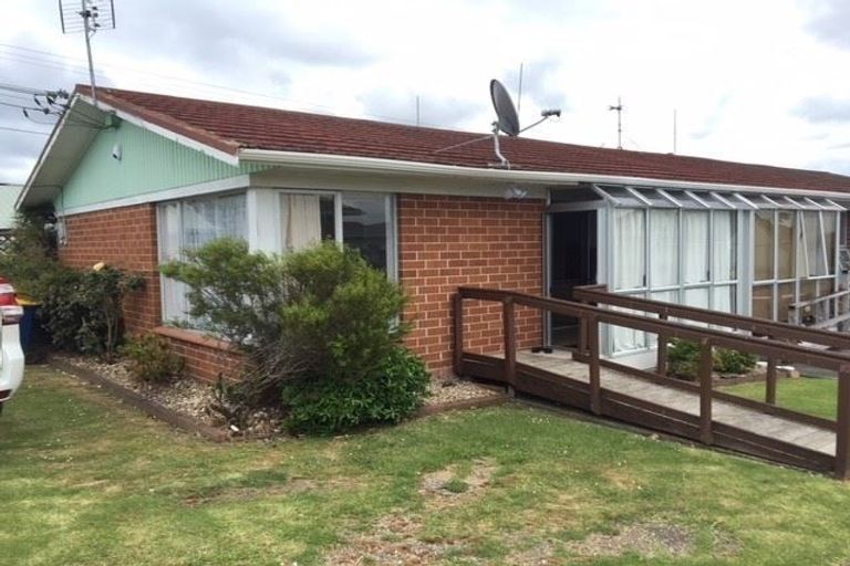 Photo of property in 1/25 West Coast Road, Glen Eden, Auckland, 0602