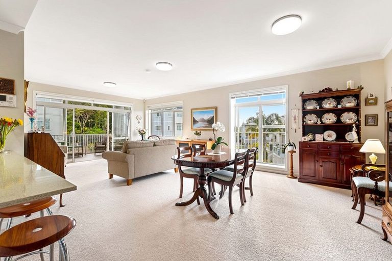 Photo of property in 73 Parkside Drive, Orewa, 0931