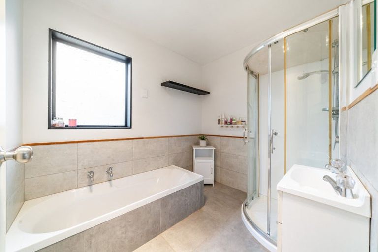 Photo of property in 5 Edelweiss Grove, Timberlea, Upper Hutt, 5018