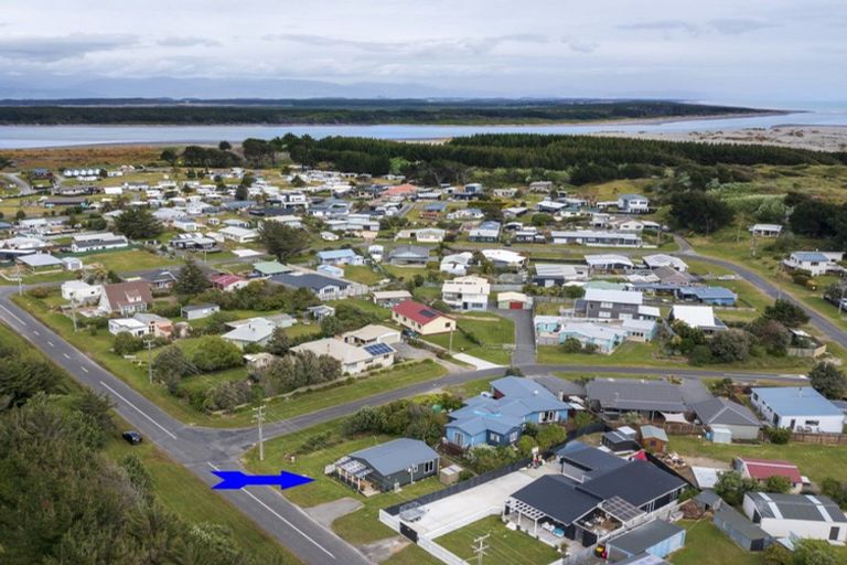 Photo of property in 22 Holben Parade, Foxton Beach, Foxton, 4815