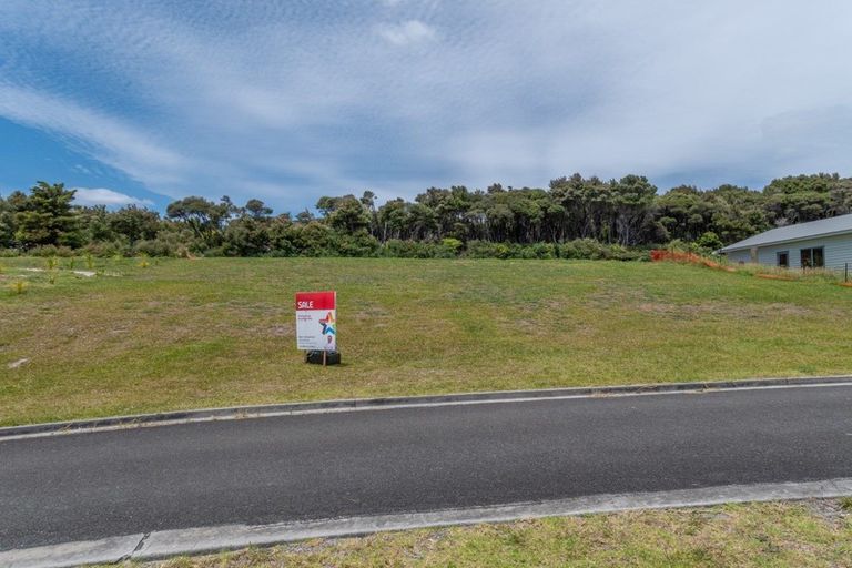 Photo of property in 14 Sunrise Place, Cable Bay, 0420