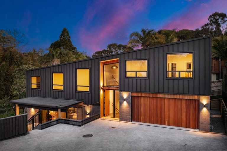 Photo of property in 9 Kaihuia Lane, Oratia, Auckland, 0604