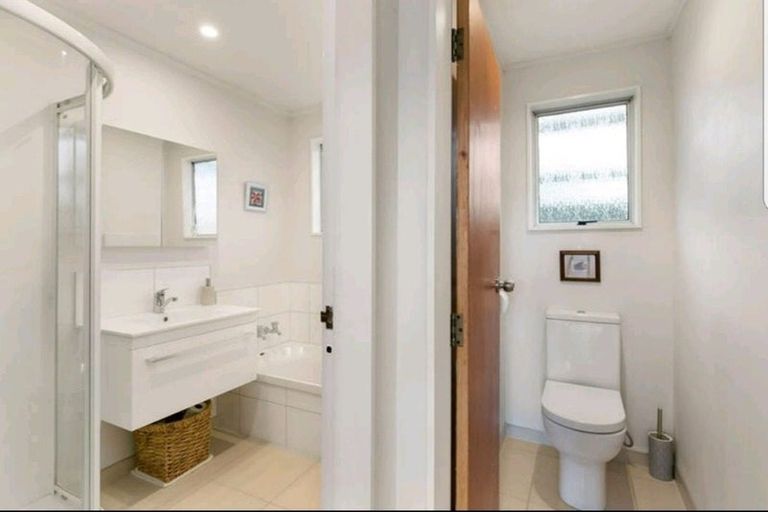 Photo of property in 14 Buccaneer Place, Grenada Village, Wellington, 6037