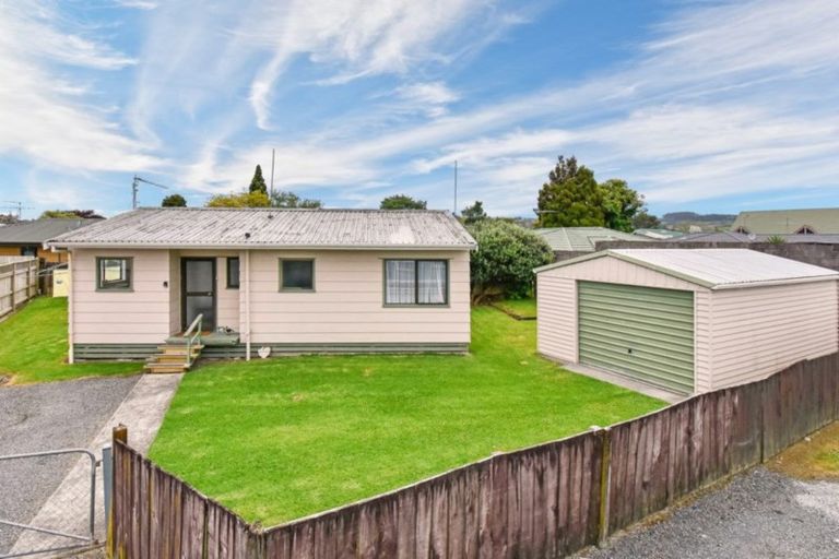 Photo of property in 2/6 Hunua Road, Papakura, 2110
