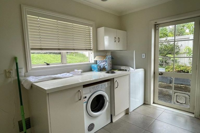 Photo of property in 6 Anaheim Boulevard, Shamrock Park, Auckland, 2016