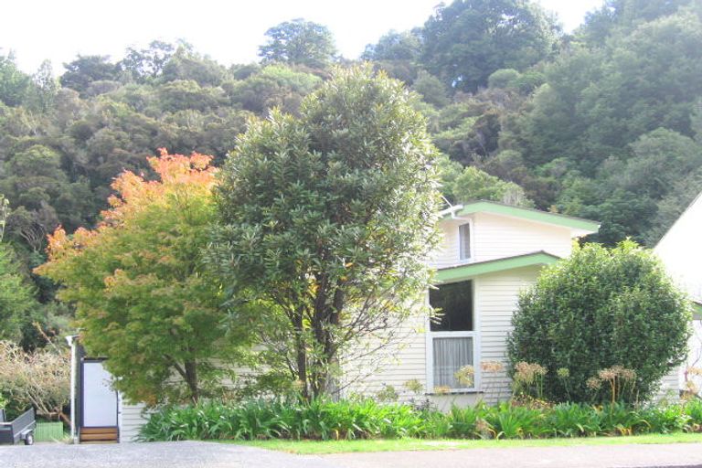 Photo of property in 3 Fendalton Crescent, Pinehaven, Upper Hutt, 5019