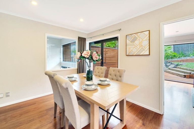 Photo of property in 1/31 Deverell Place, Northcross, Auckland, 0632