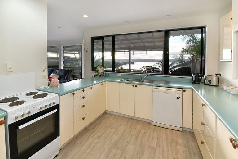 Photo of property in 68a Vipond Road, Stanmore Bay, Whangaparaoa, 0932