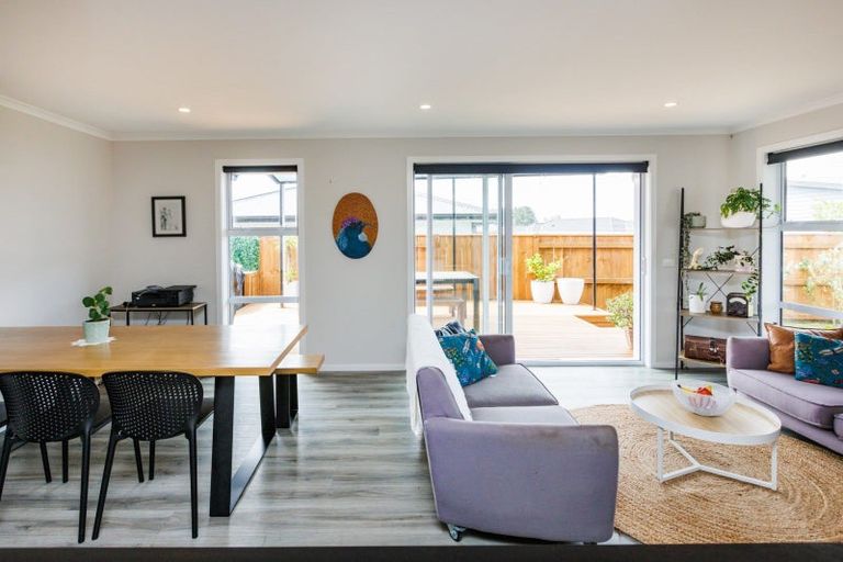 Photo of property in 120 Johnstone Drive, Fitzherbert, Palmerston North, 4410