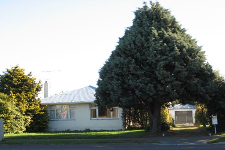 Photo of property in 387 Main North Road, Redwood, Christchurch, 8051