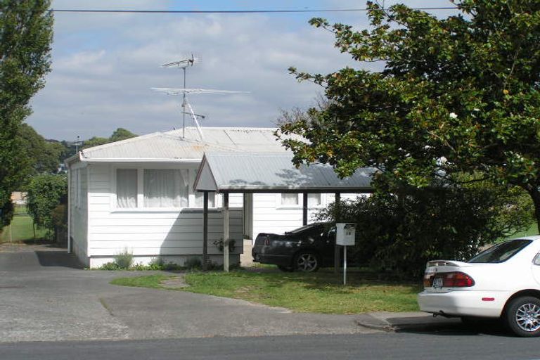 Photo of property in 2/73 Bond Crescent, Forrest Hill, Auckland, 0620