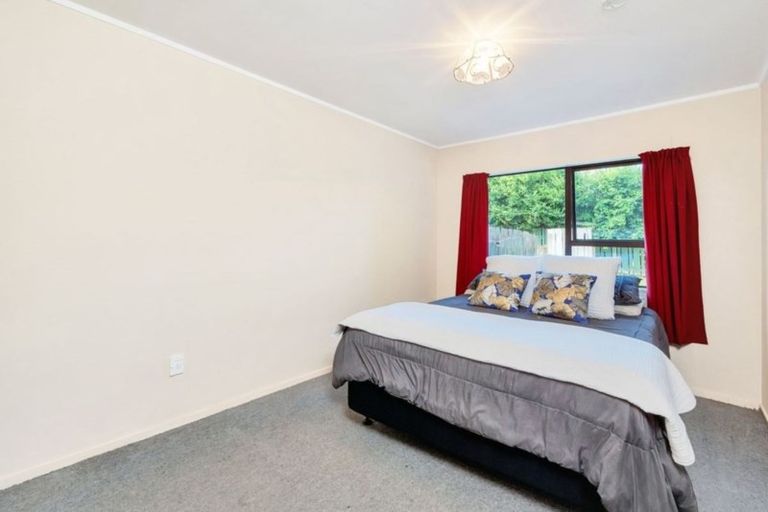Photo of property in 2/2 Oreil Avenue, West Harbour, Auckland, 0618