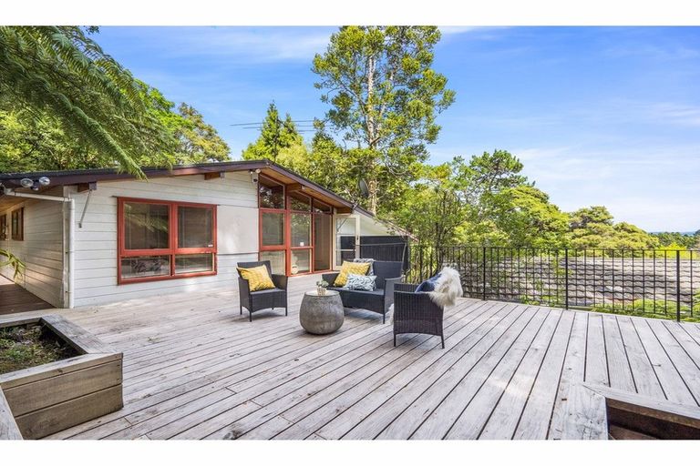 Photo of property in 230 Atkinson Road, Titirangi, Auckland, 0604