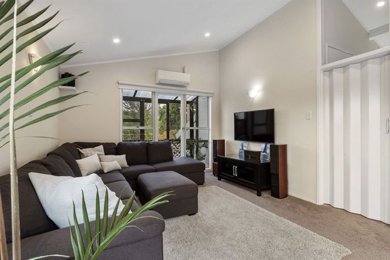 Photo of property in 1/290 Glenfield Road, Glenfield, Auckland, 0629