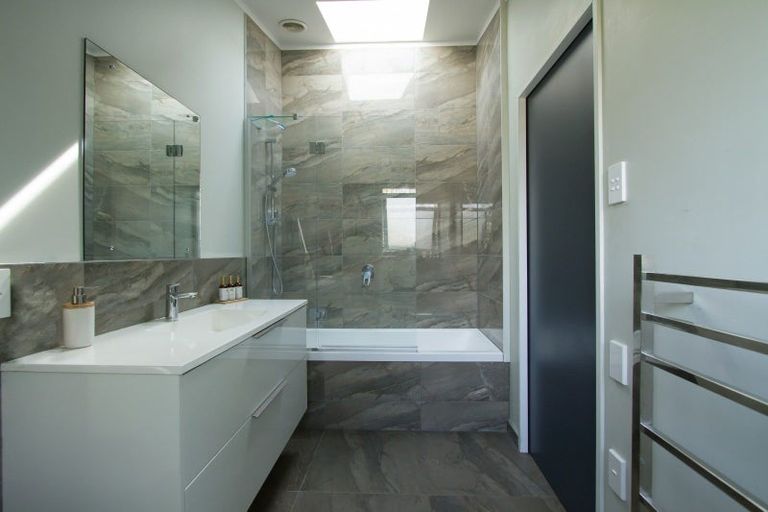 Photo of property in 21 Upham Crescent, Taradale, Napier, 4112