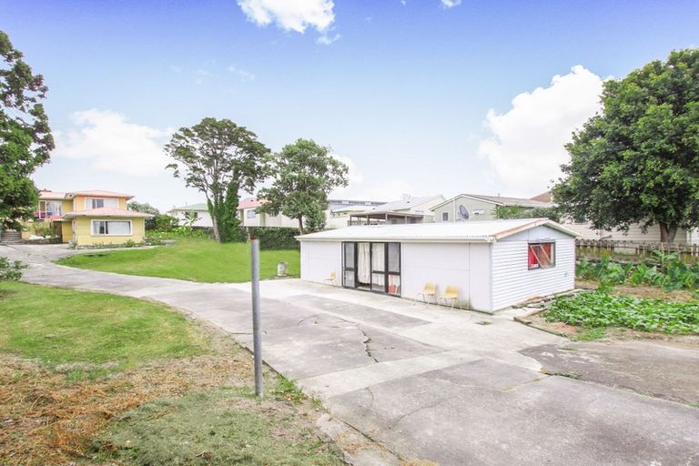 Photo of property in 50 Kelman Road, Kelston, Auckland, 0602
