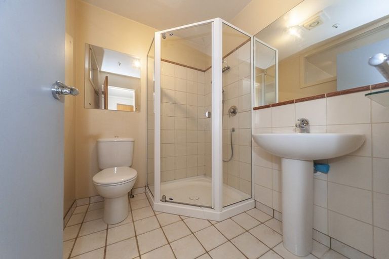 Photo of property in Endeavour Apartments, 8/125 Thorndon Quay, Pipitea, Wellington, 6011